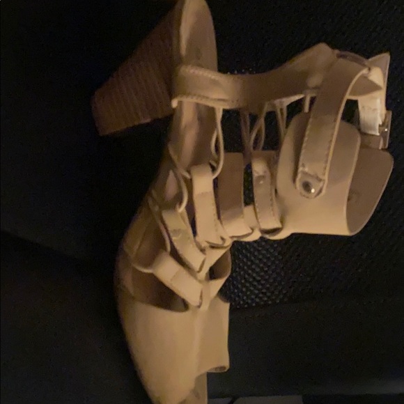 Strappy high heels - Picture 2 of 4